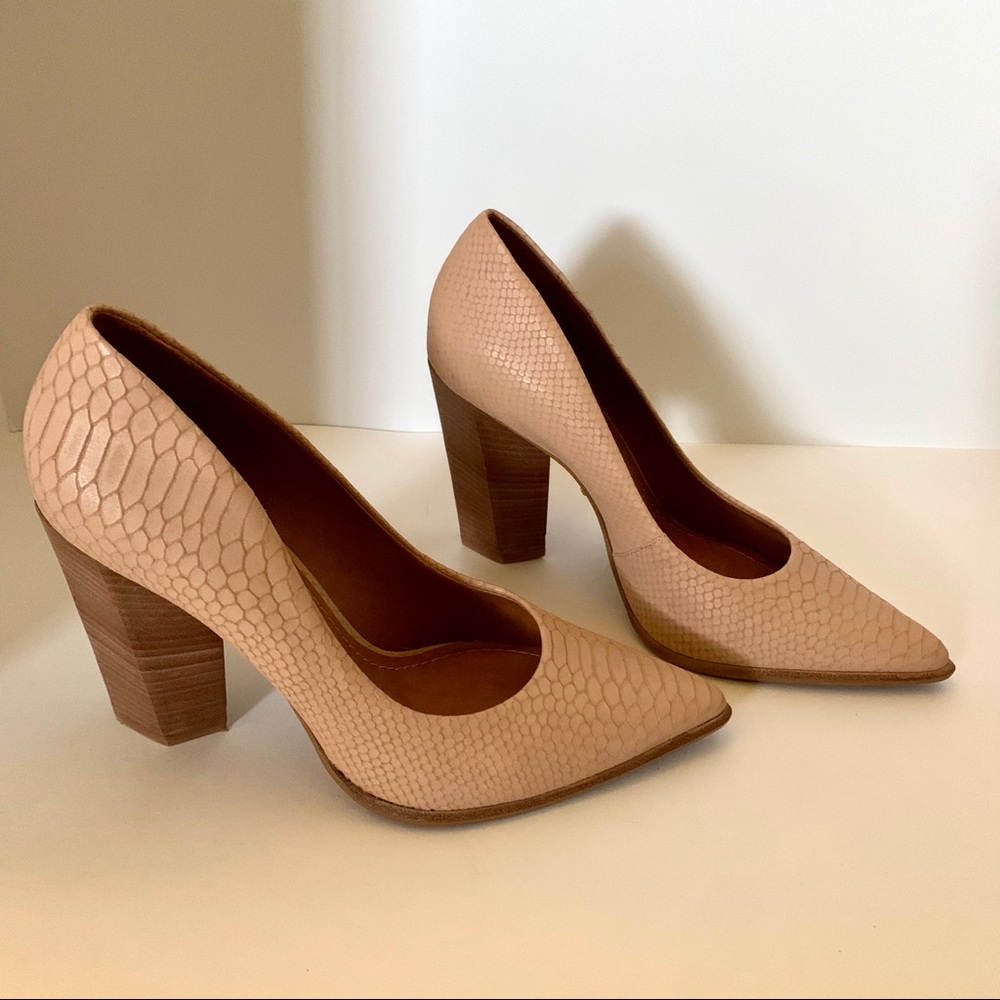 CARRANO blush pumps like new US 8 EU 39